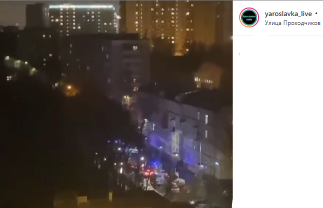 Мебель и вещи полыхали в квартире на Проходчиков