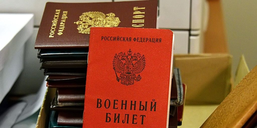 Скрипач Петр Лундстрем посетил столичный пункт отбора на военную службу по контракту